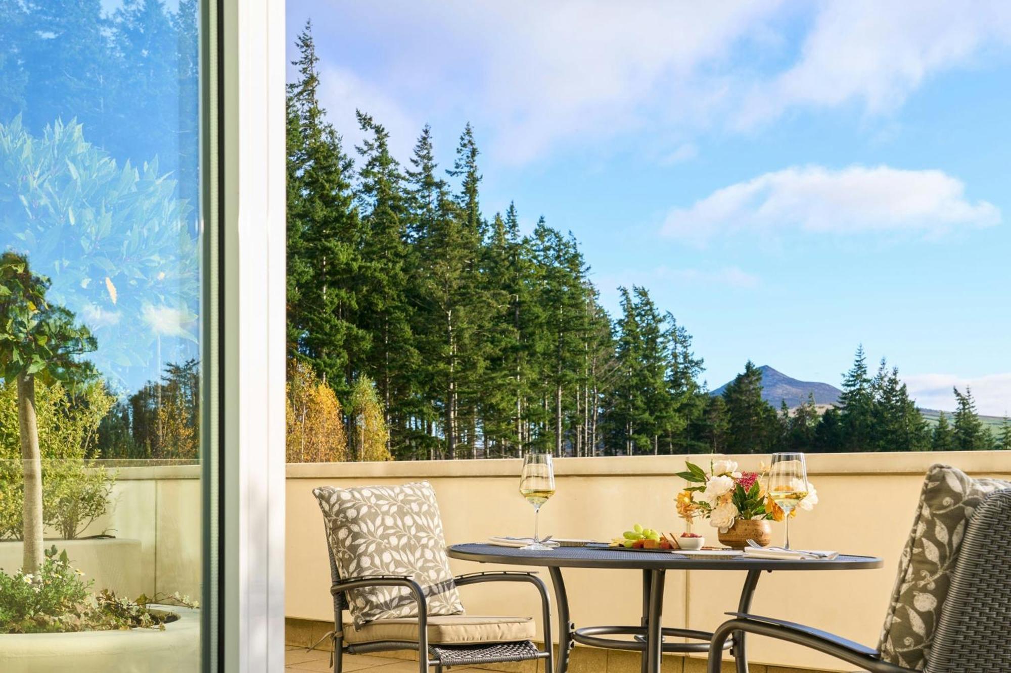 파워스코트 호텔, 오토그래프 컬렉션 에니스케리 외부 사진 A view of the San Juan Islands from a suite at the Inn at the 574
