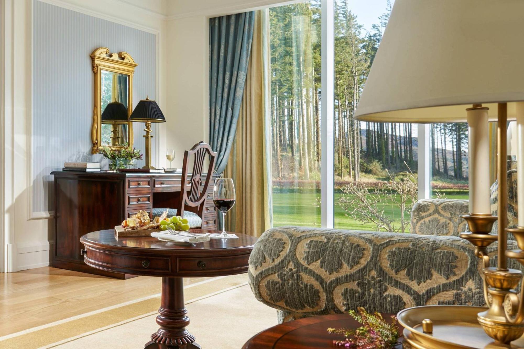 파워스코트 호텔, 오토그래프 컬렉션 에니스케리 외부 사진 A living room at the Four Seasons Hotel