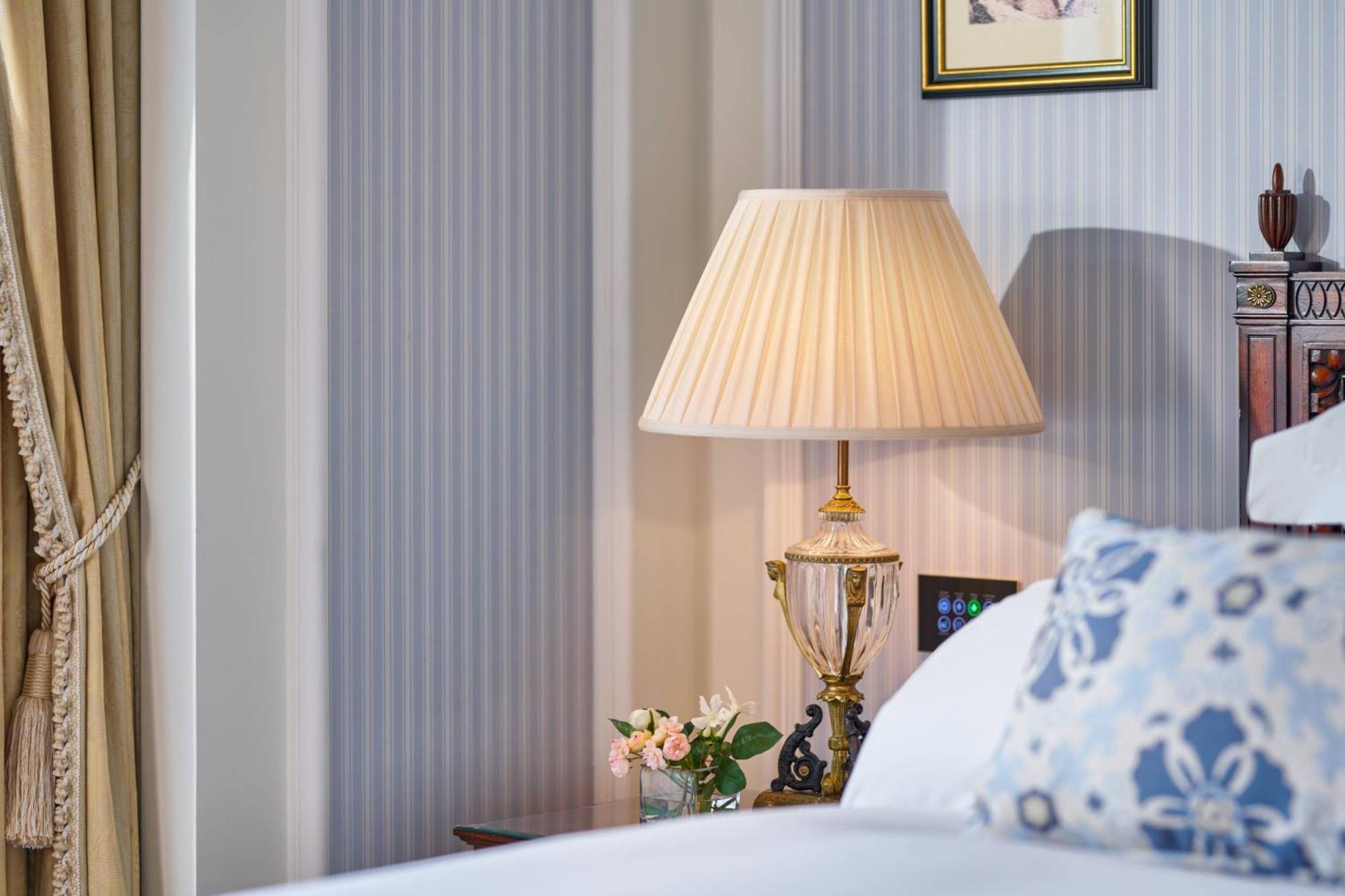 파워스코트 호텔, 오토그래프 컬렉션 에니스케리 외부 사진 A pleated lampshade